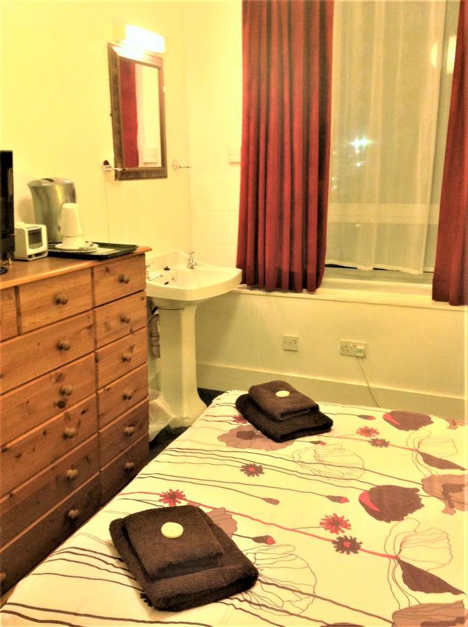 Antrim Guest House Абърдийн Стая снимка