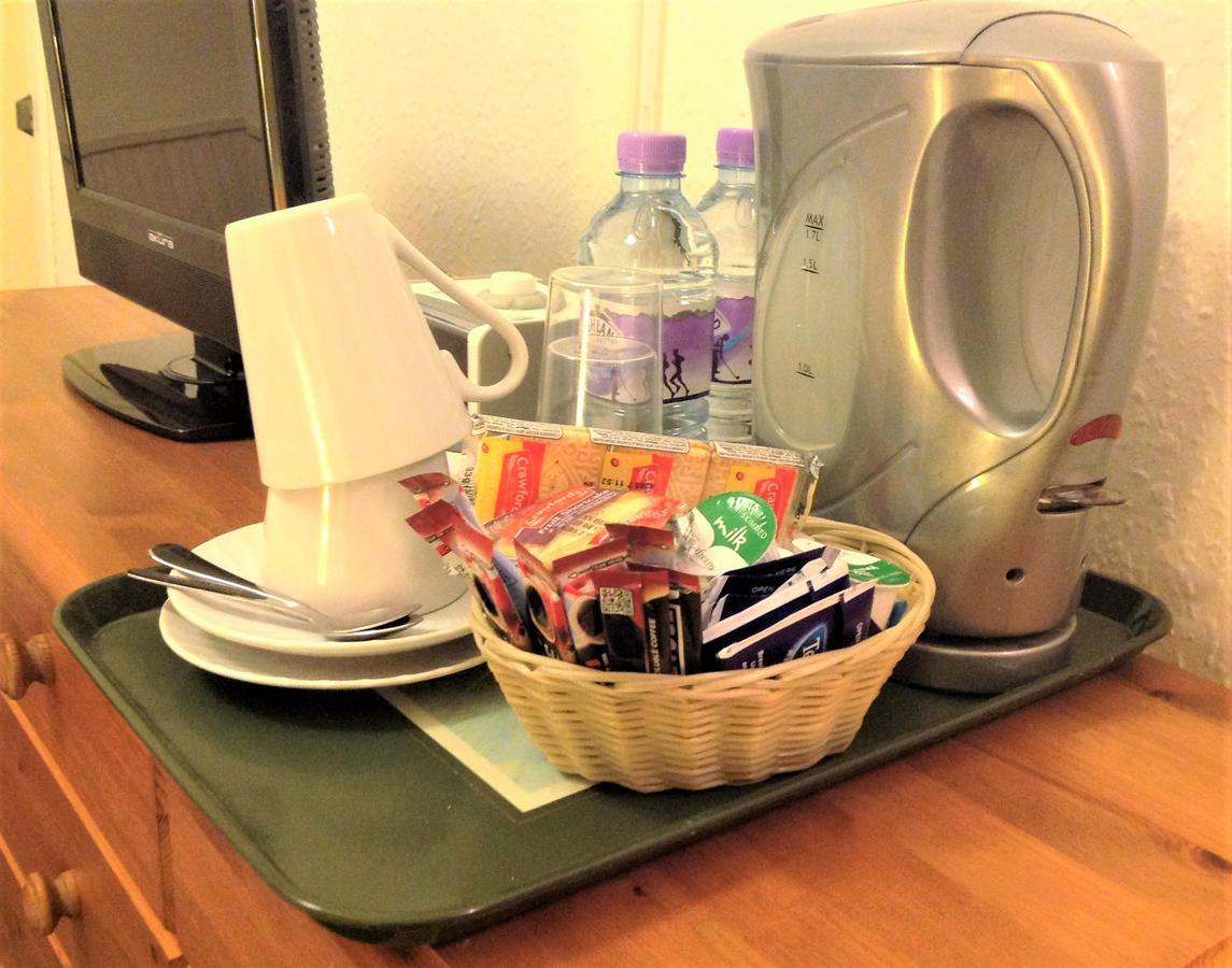 Antrim Guest House Абърдийн Стая снимка
